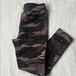 3/$25 Gap Fit boys camo slim joggers